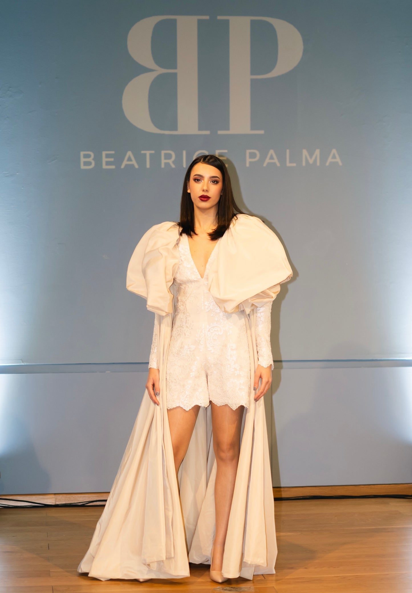 IVORY TAFFETA CAPE