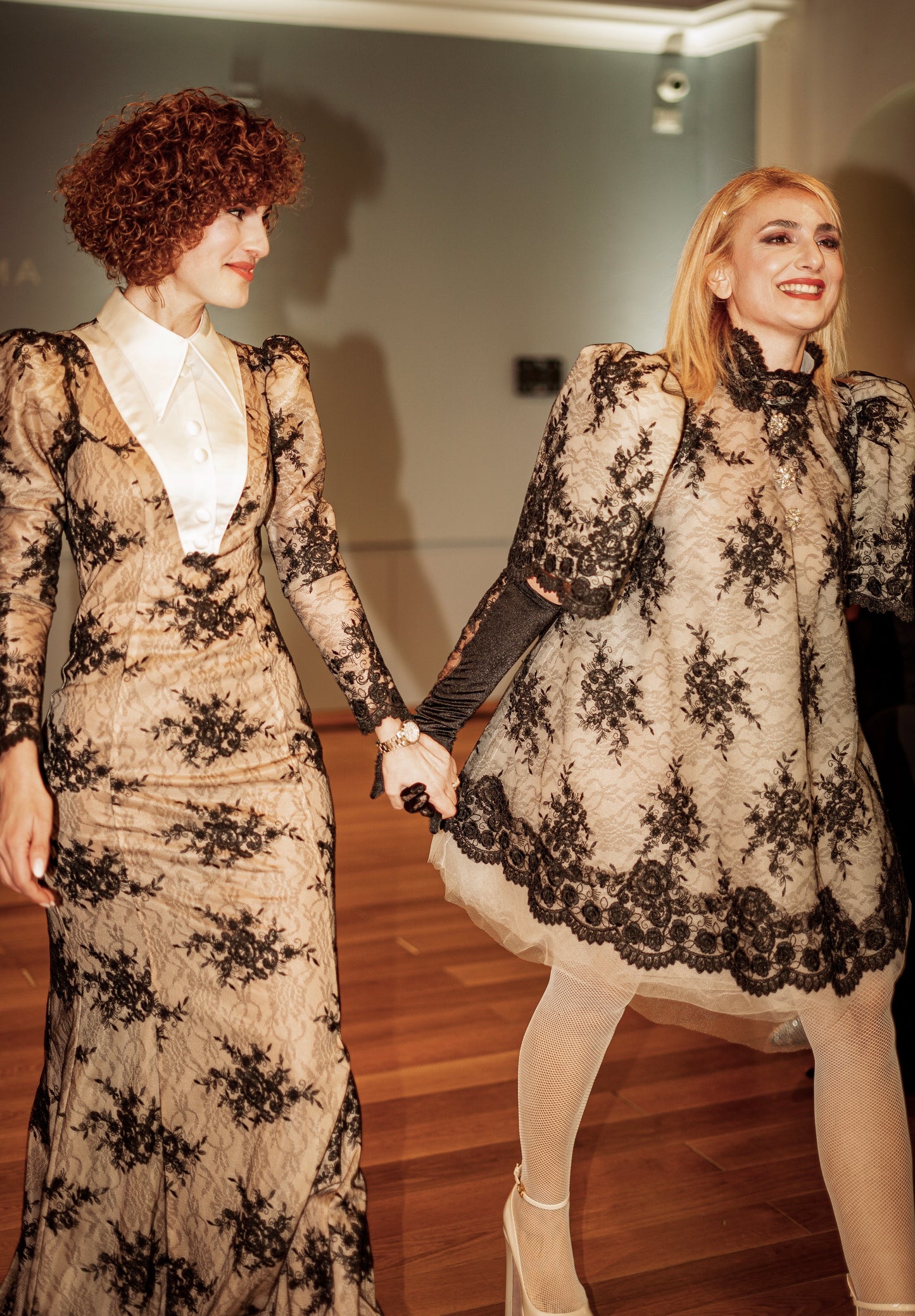 LACE SHORT BLACK DRESS