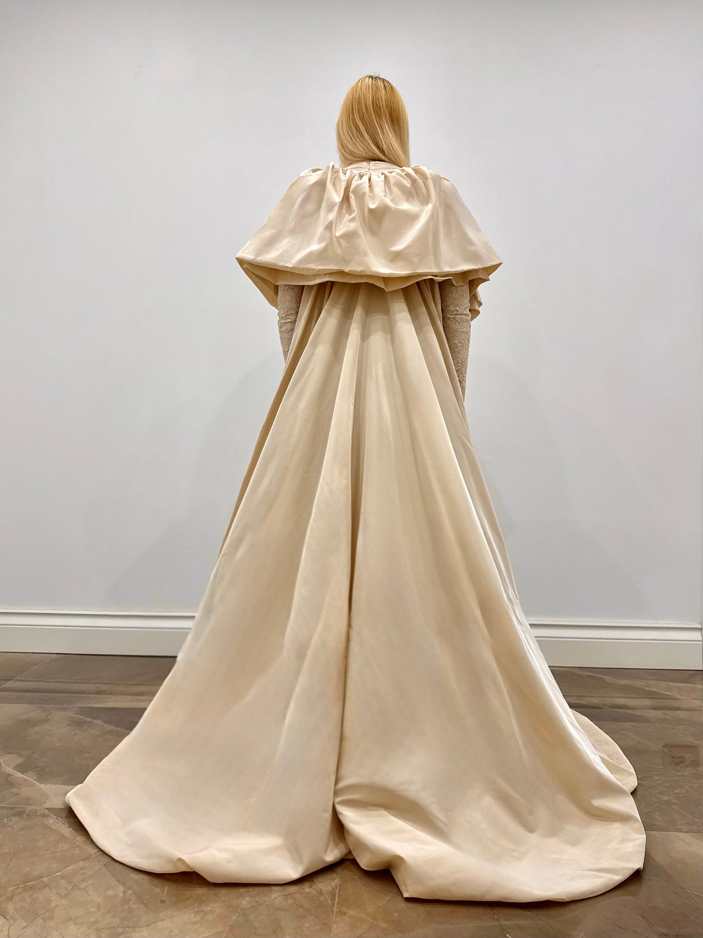 IVORY TAFFETA CAPE